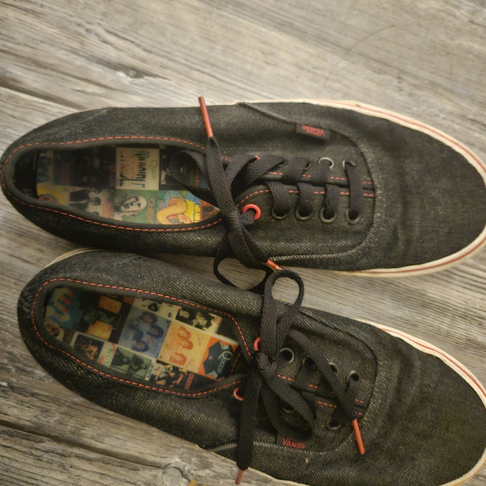 Stylish Black Canvas Sneakers - Picture 3 of 3